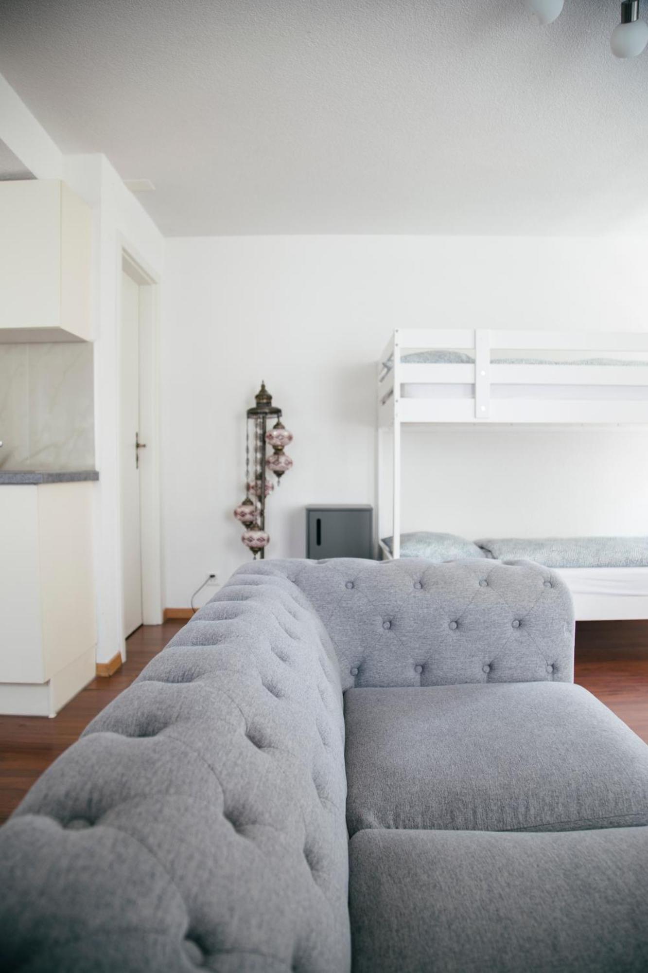 Nimbuzzz Apartments Unterseen Habitación foto
